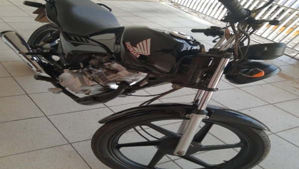 Homens armados assaltam militante de Bocalom na frente de Comitê